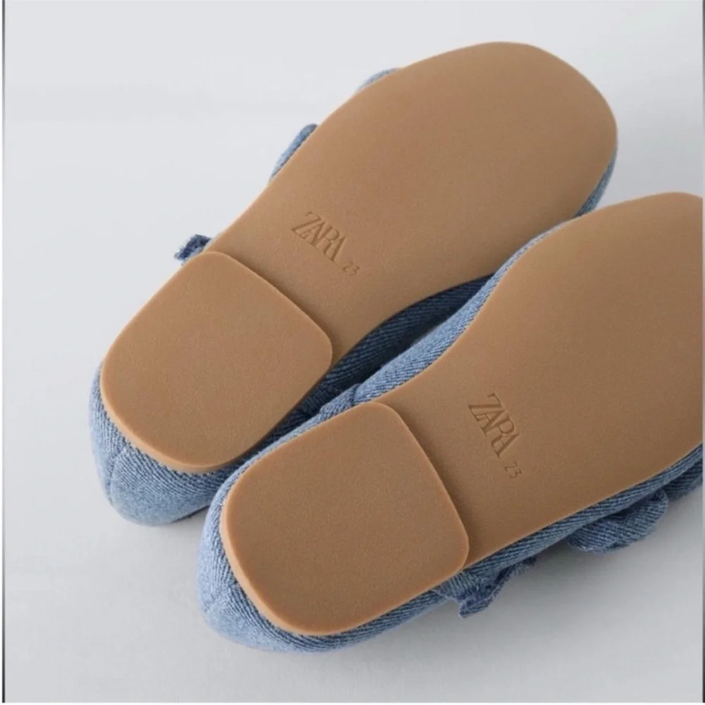 Zara kids,blue, floral denim Mary janes flats, size 7 (5.6 inches)